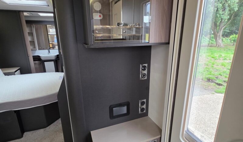 Swift Elegance Grande 845 full
